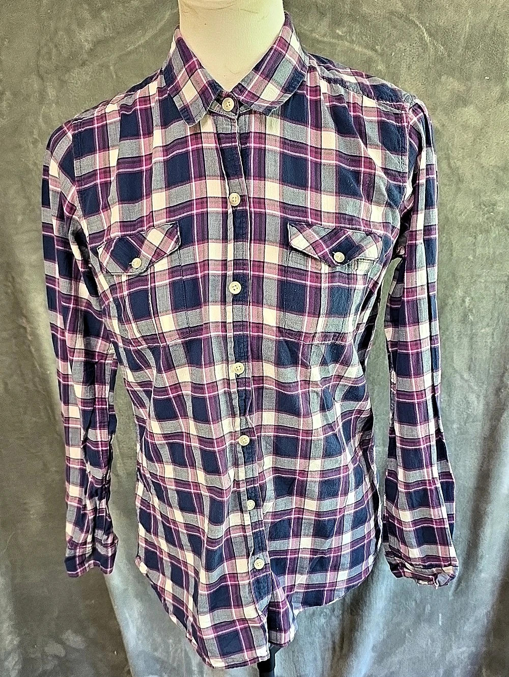 Eddie Bauer Plaid Button Down in Purple & Navy Blue Size Small